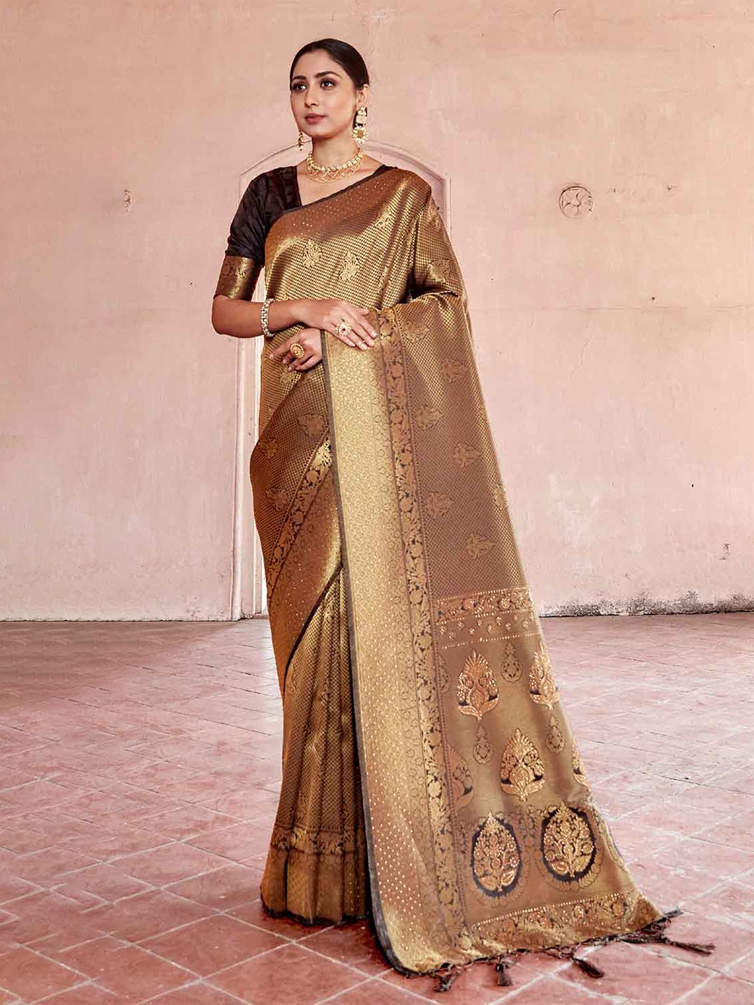 

DEVATITHI Ethnic Motifs Woven Design Zari Kanjeevaram Saree, Brown