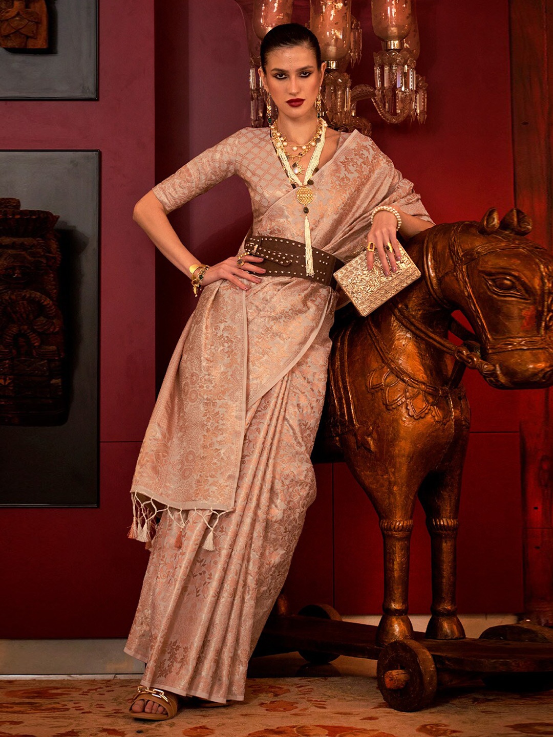 

DEVATITHI Ethnic Motifs Zari Kanjeevaram Saree, Cream