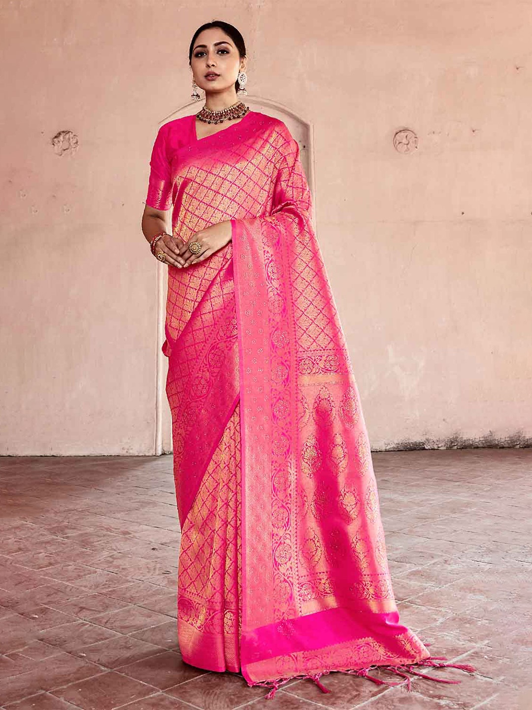 

DEVATITHI Woven Design Zari Kanjeevaram Saree, Pink