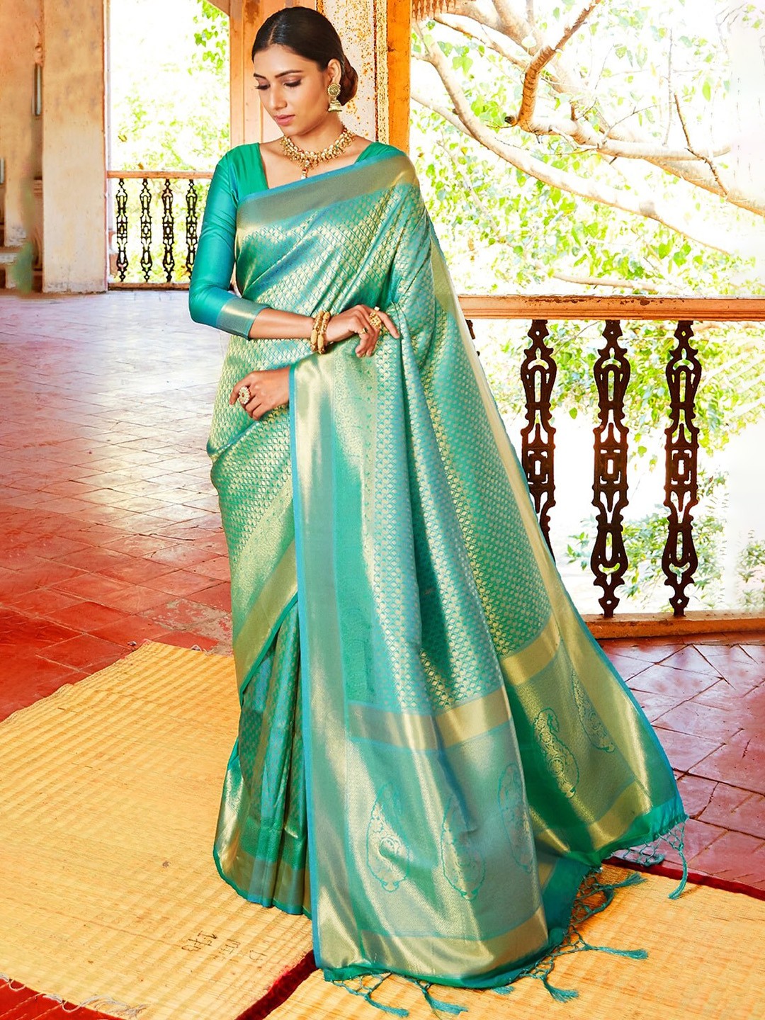 

DEVATITHI Woven Design Zari Kanjeevaram Saree, Blue