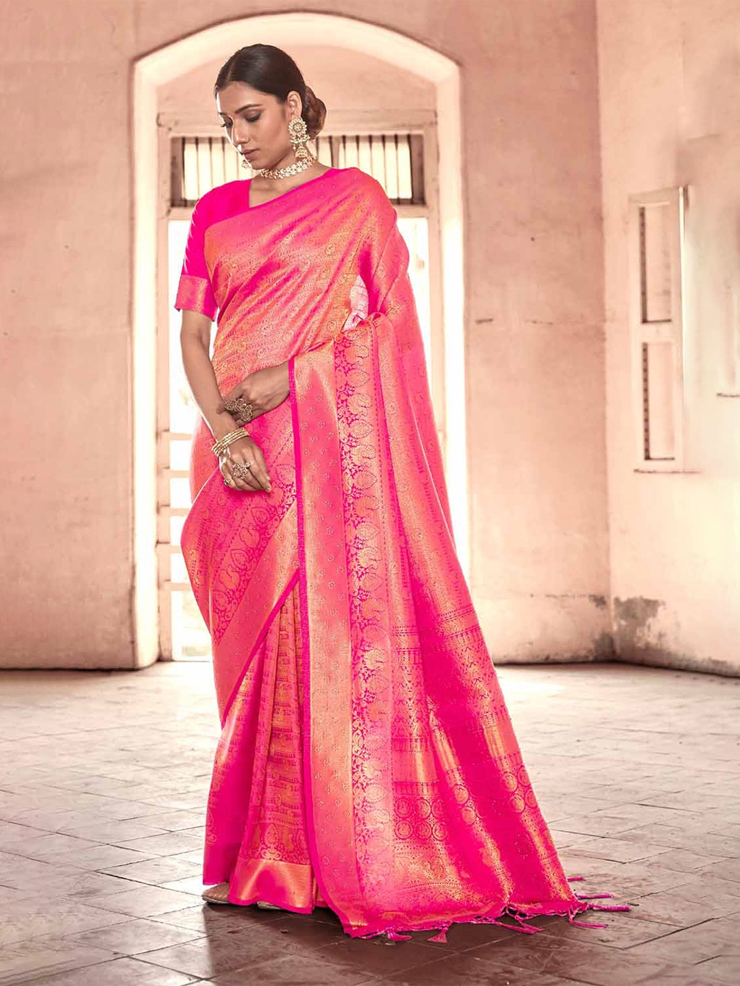 

DEVATITHI Woven Design Zari Kanjeevaram Saree, Pink