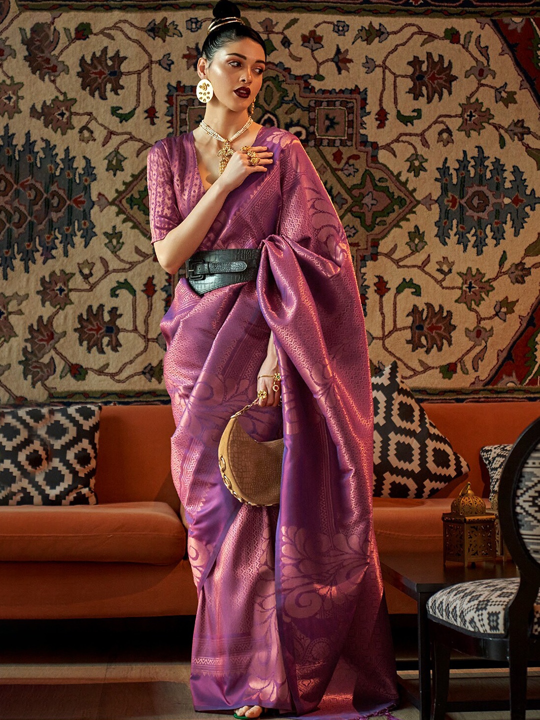 

DEVATITHI Ethnic Motifs Woven Design Zari Kanjeevaram Saree, Purple