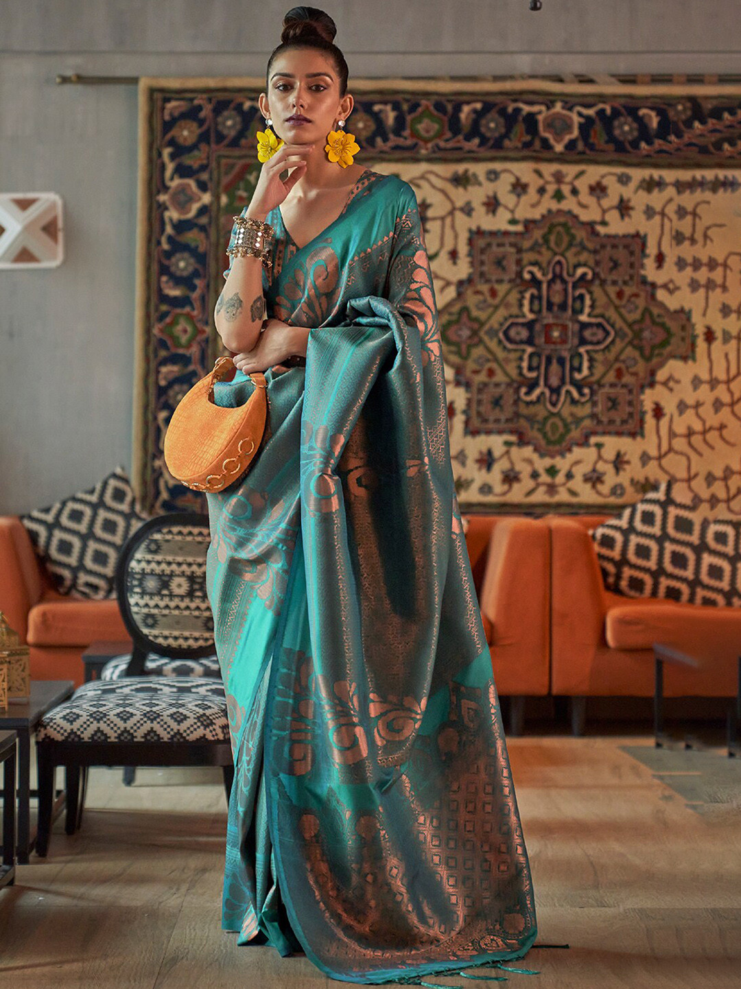 

DEVATITHI Floral Woven Design Zari Kanjeevaram Saree, Blue