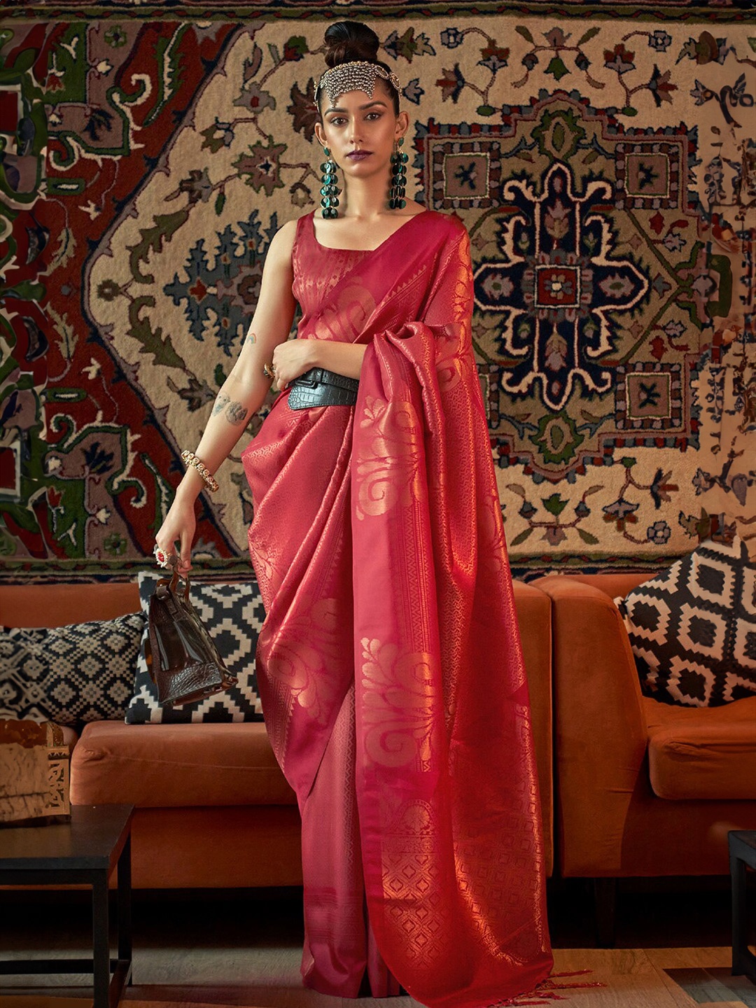 

DEVATITHI Ethnic Motifs Woven Design Zari Kanjeevaram Saree, Red