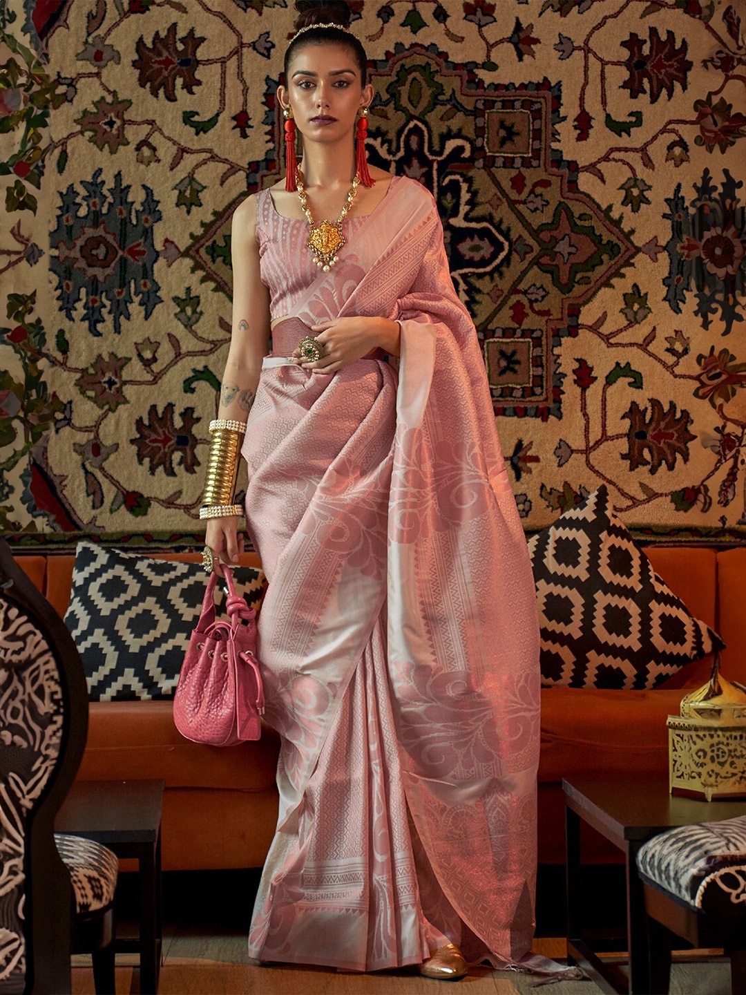 

DEVATITHI Ethnic Motifs Zari Kanjeevaram Saree, Pink