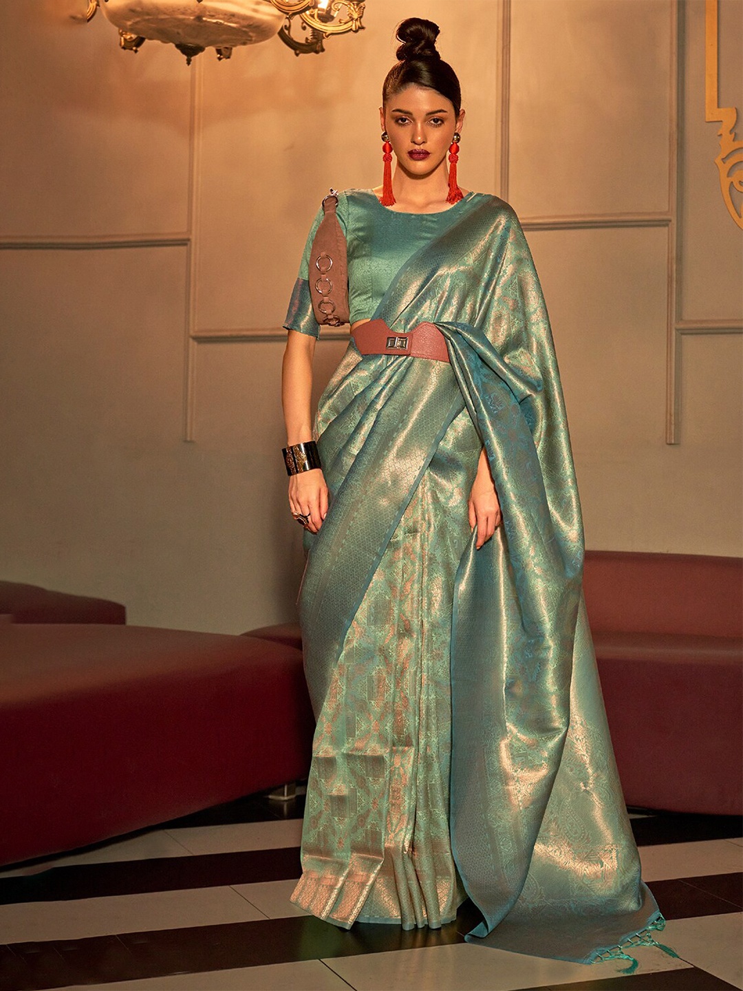 

DEVATITHI Woven Design Zari Kanjeevaram Saree, Blue
