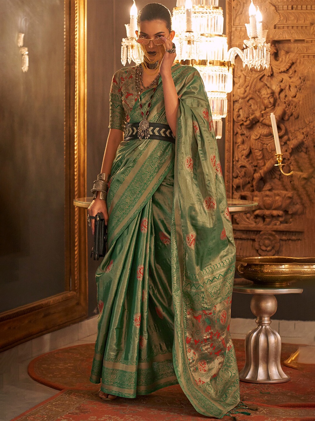 

DEVATITHI Ethnic Motifs Woven Design Zari Kanjeevaram Saree, Green