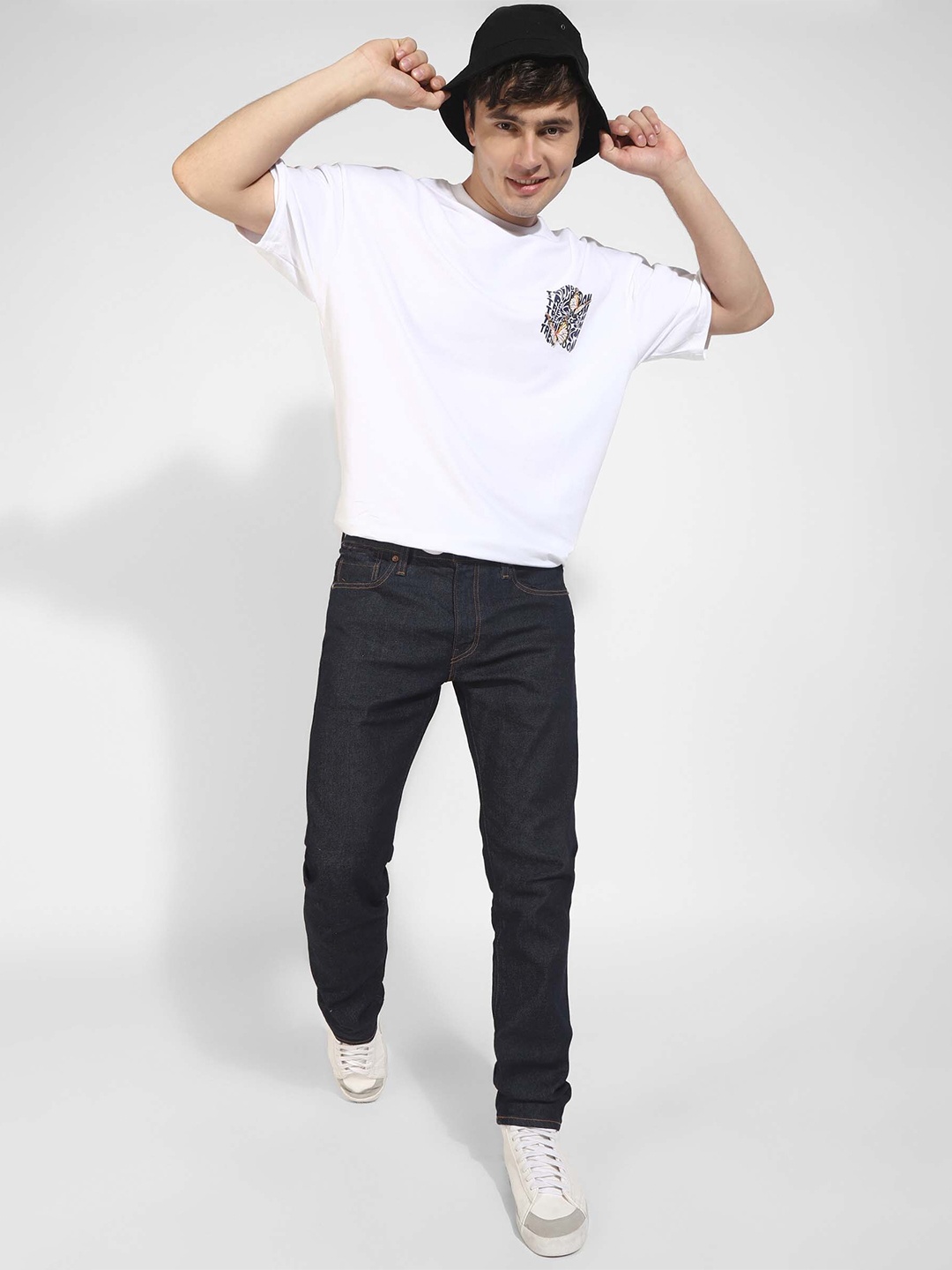 

PURPLEMANGO THE FRUIT OF FASHION Men V-Neck Applique T-shirt, White