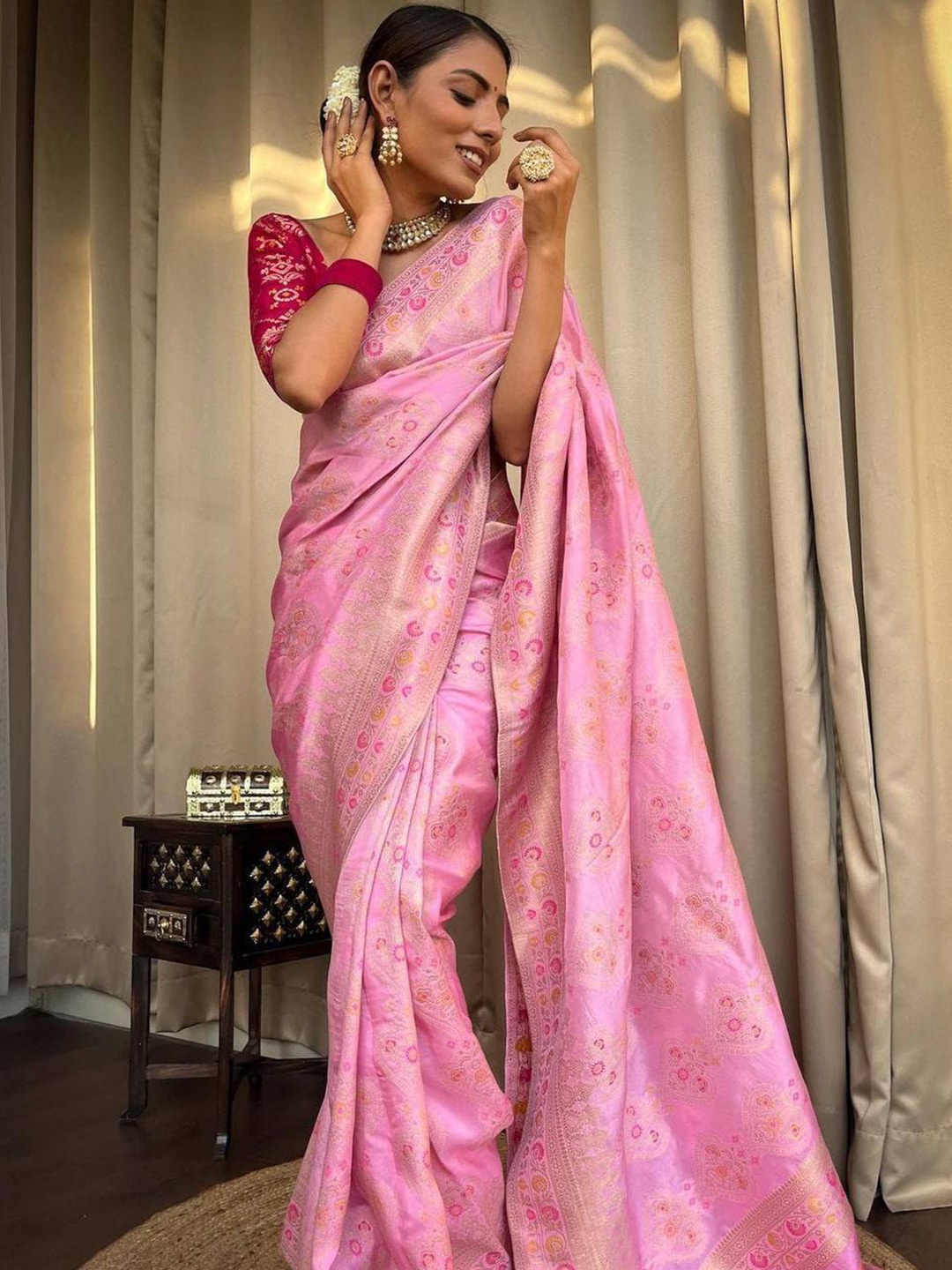 

ZILVIRA Ethnic Motifs Woven Design Zari Banarasi Saree, Pink