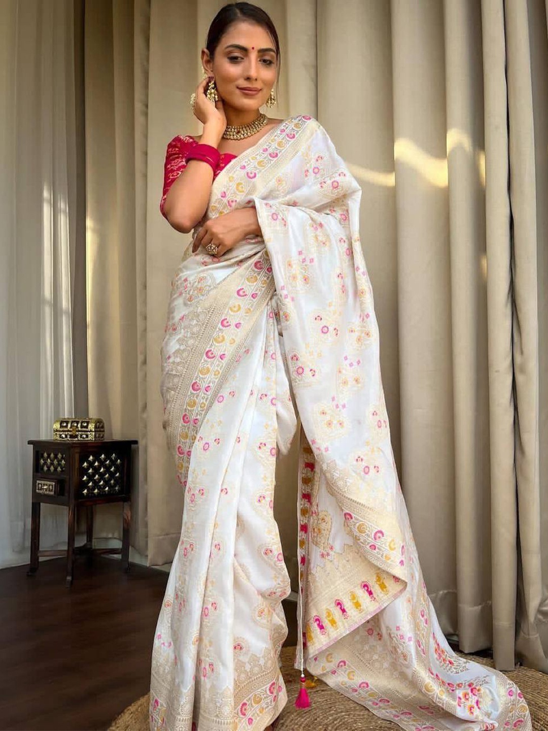 

PHEASANT Floral Woven Design Zari Saree, White