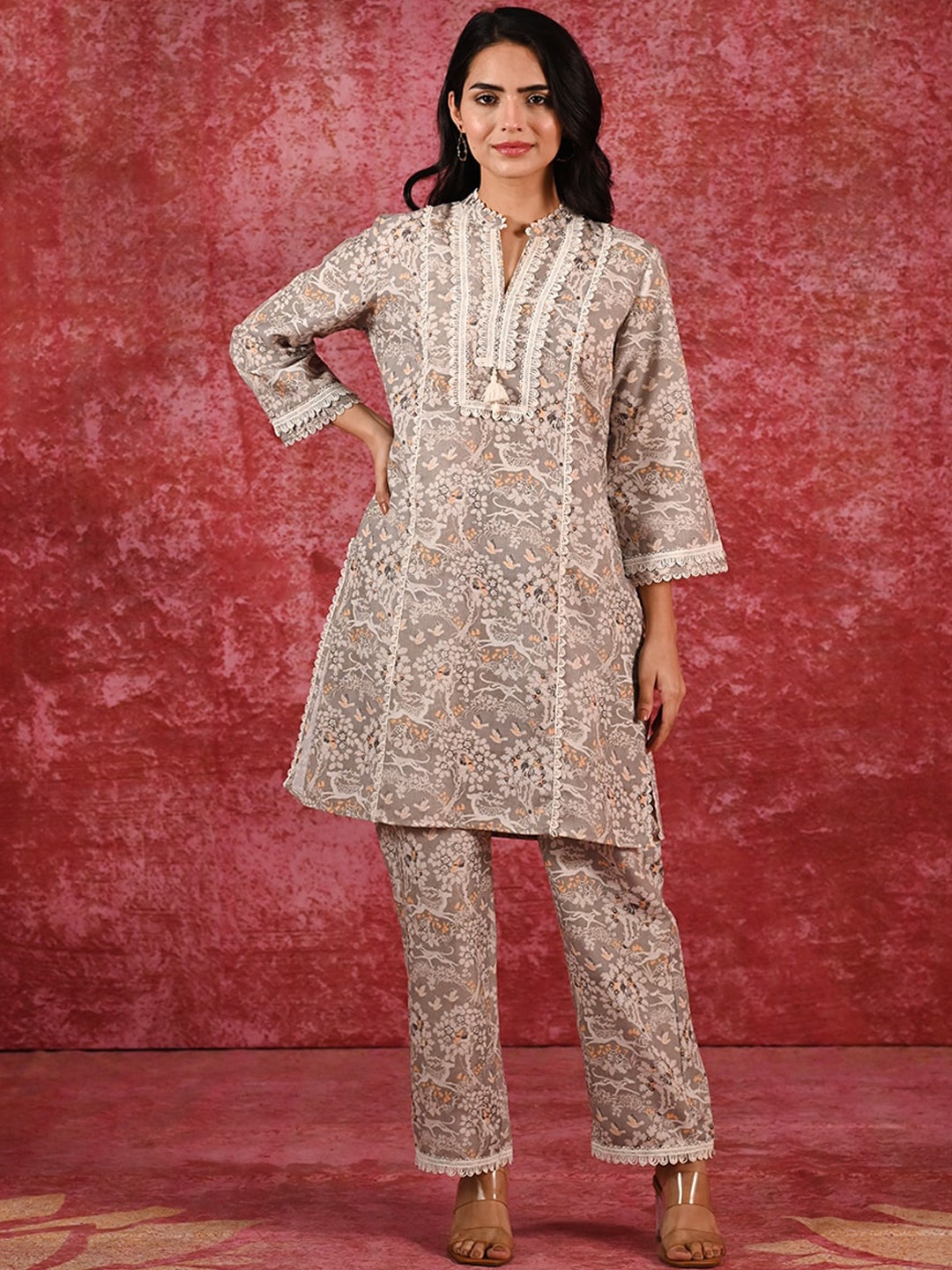 

Lakshita Ethnic Motifs Printed Regular Kurta with Trousers, Grey