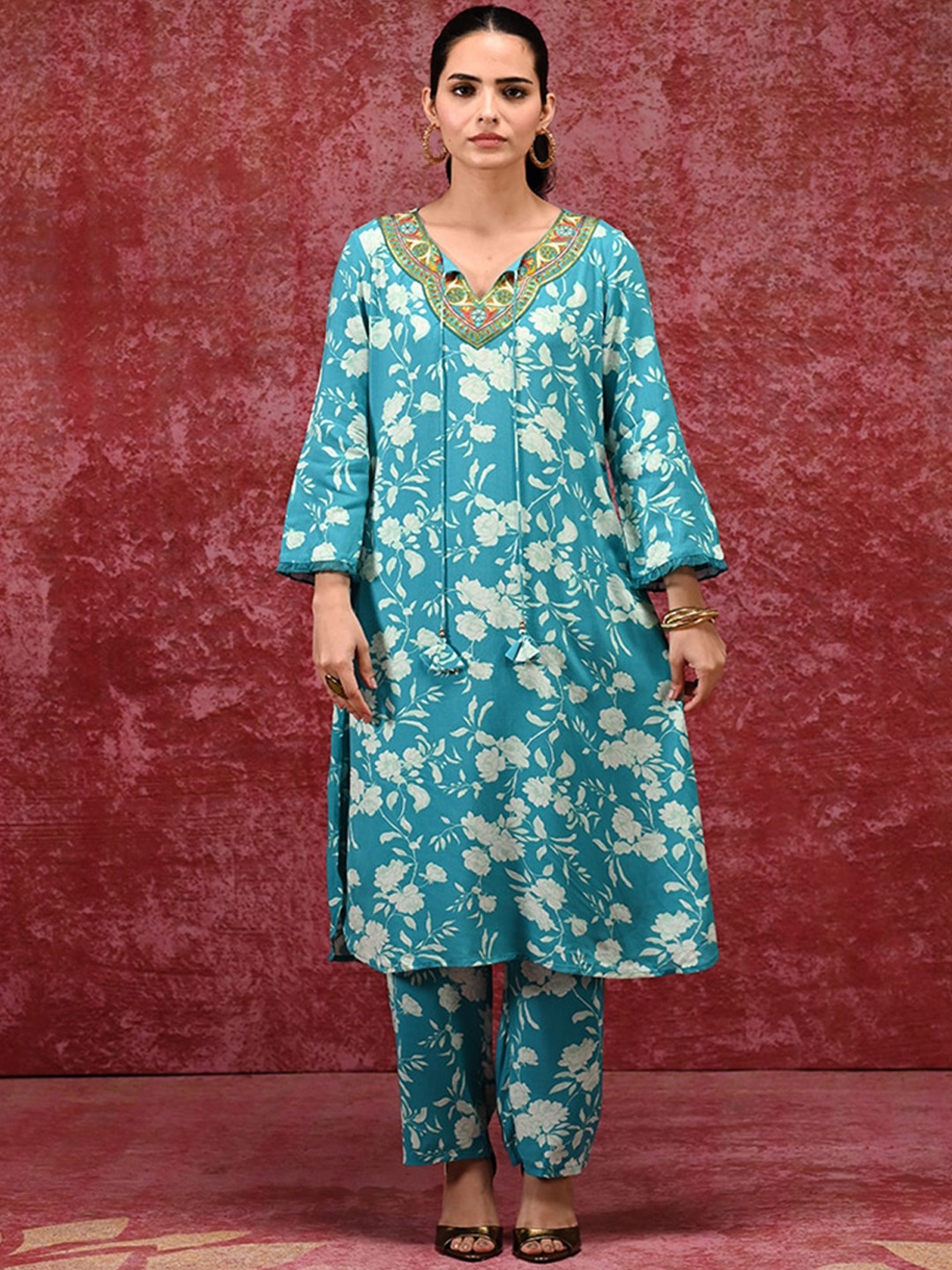 

Lakshita Floral Printed Regular Kurta with Trousers, Blue