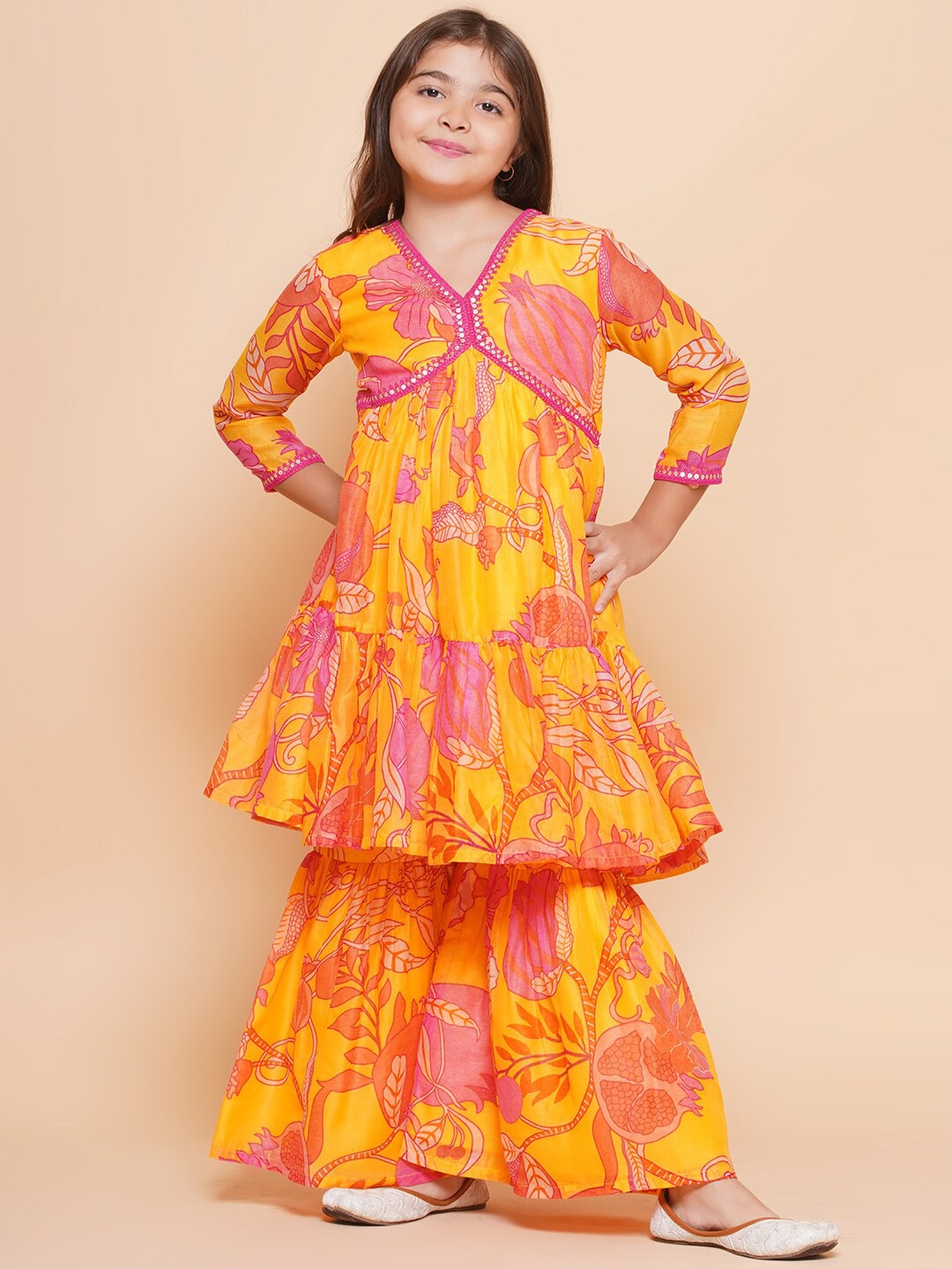 

Bitiya by Bhama Girls Floral Printed Empire V-Neck Gotta Patti Anarkali Kurta With Sharara, Yellow