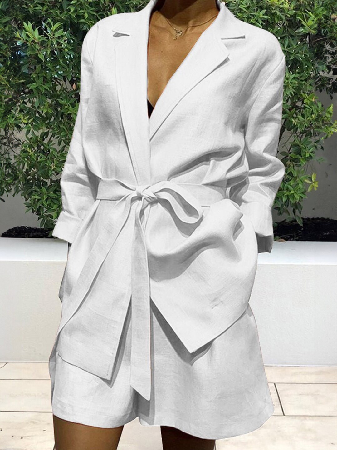 

StyleCast White Notched Lapel Collar Blazer With Shorts