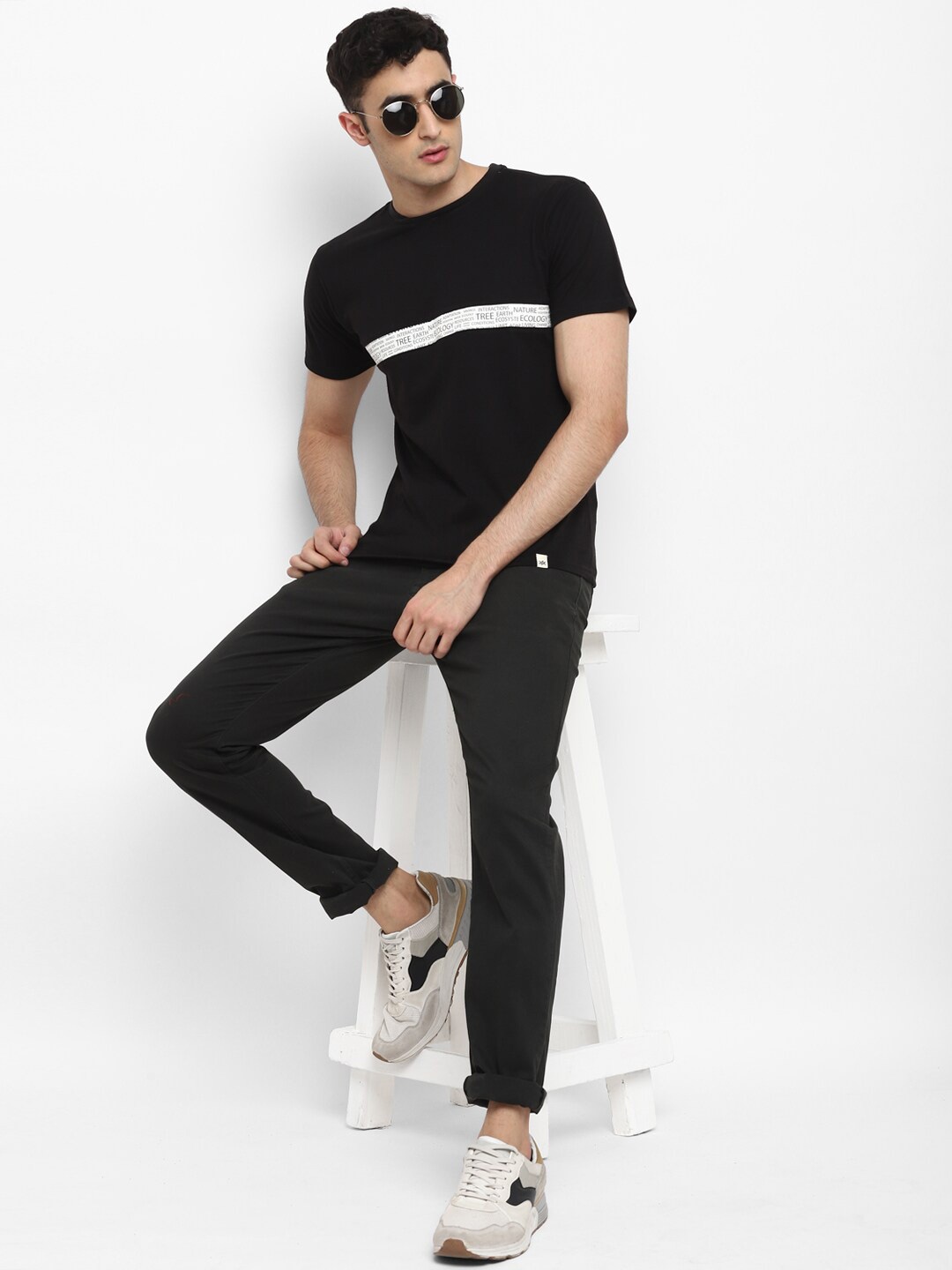 

Bukkl Men Typography V-Neck Pockets Slim Fit T-shirt, Black