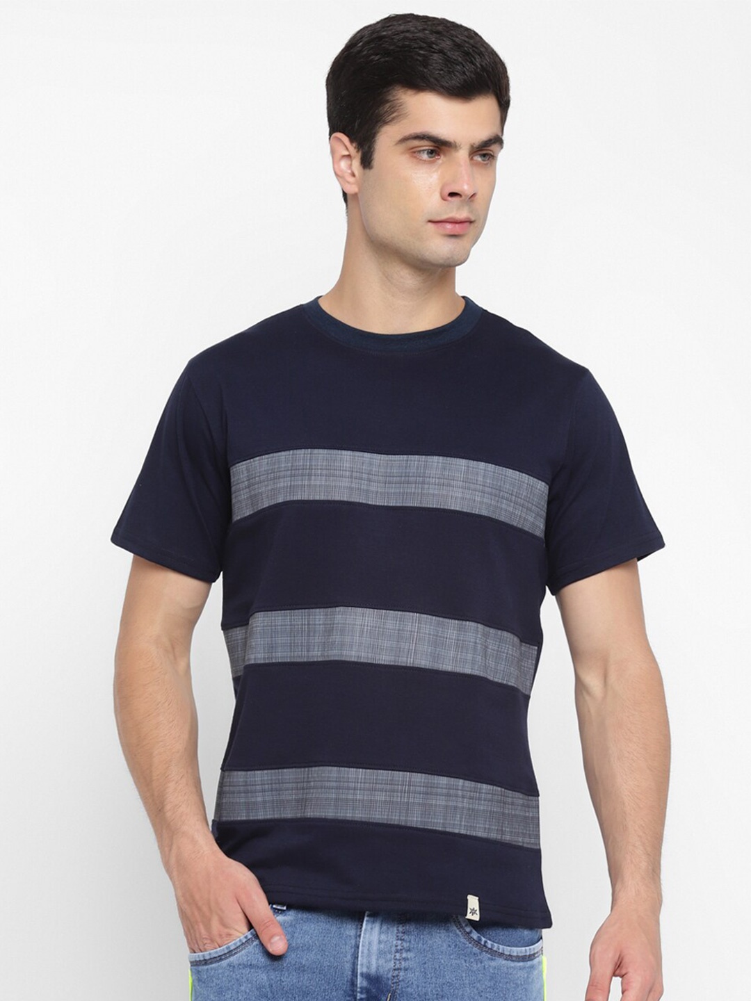 

Bukkl Men Striped Pockets Slim Fit T-shirt, Navy blue