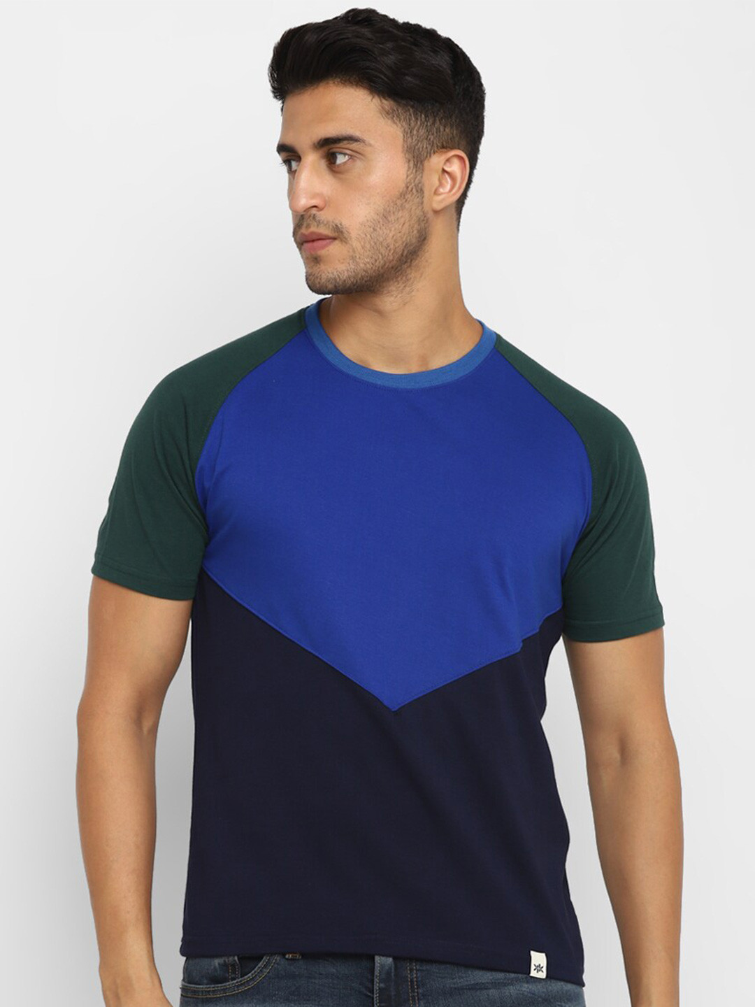 

Bukkl Men Colourblocked Pockets Slim Fit T-shirt, Navy blue