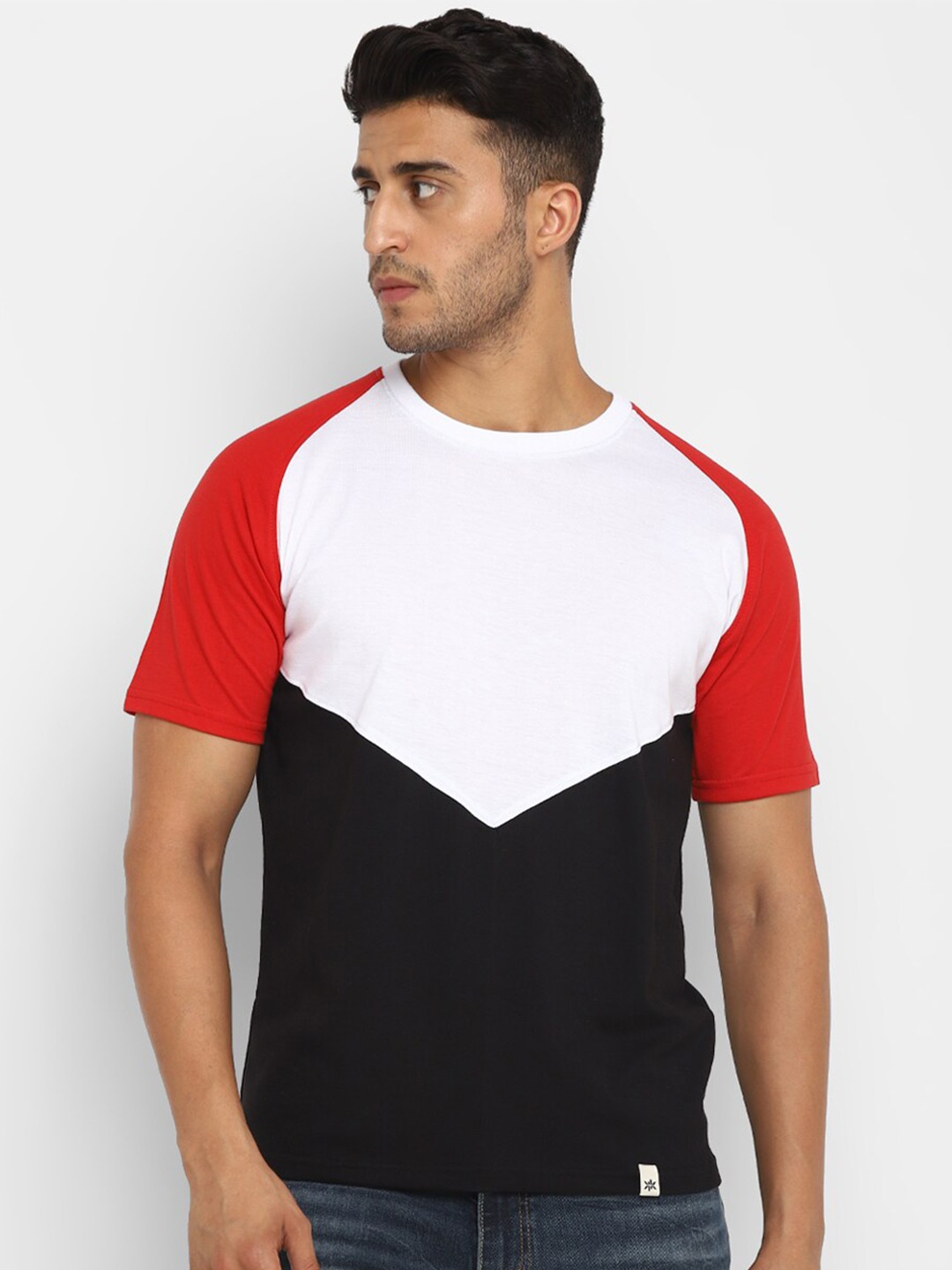

Bukkl Men Colourblocked Pockets Slim Fit T-shirt, Black