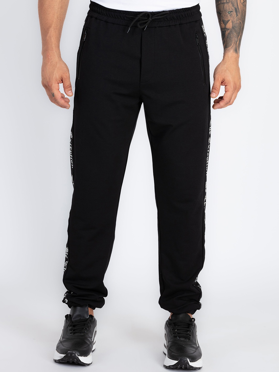 

Status Quo Men Solid Regular Fit Joggers, Black