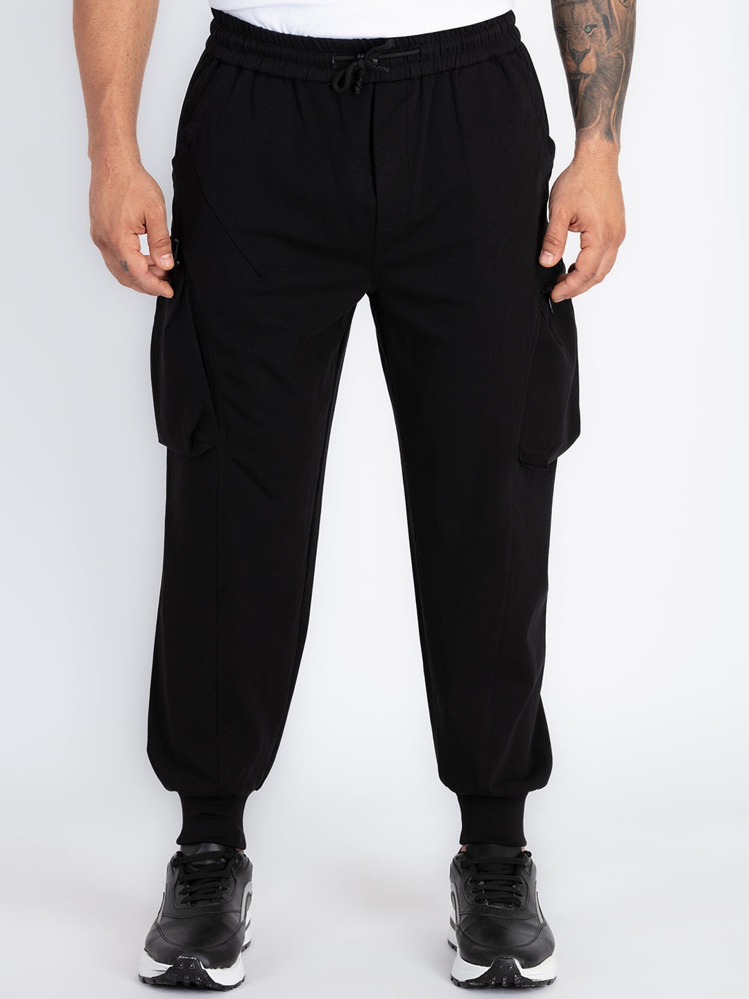 

Status Quo Men Mid Rise Balloon-Fit Joggers, Black