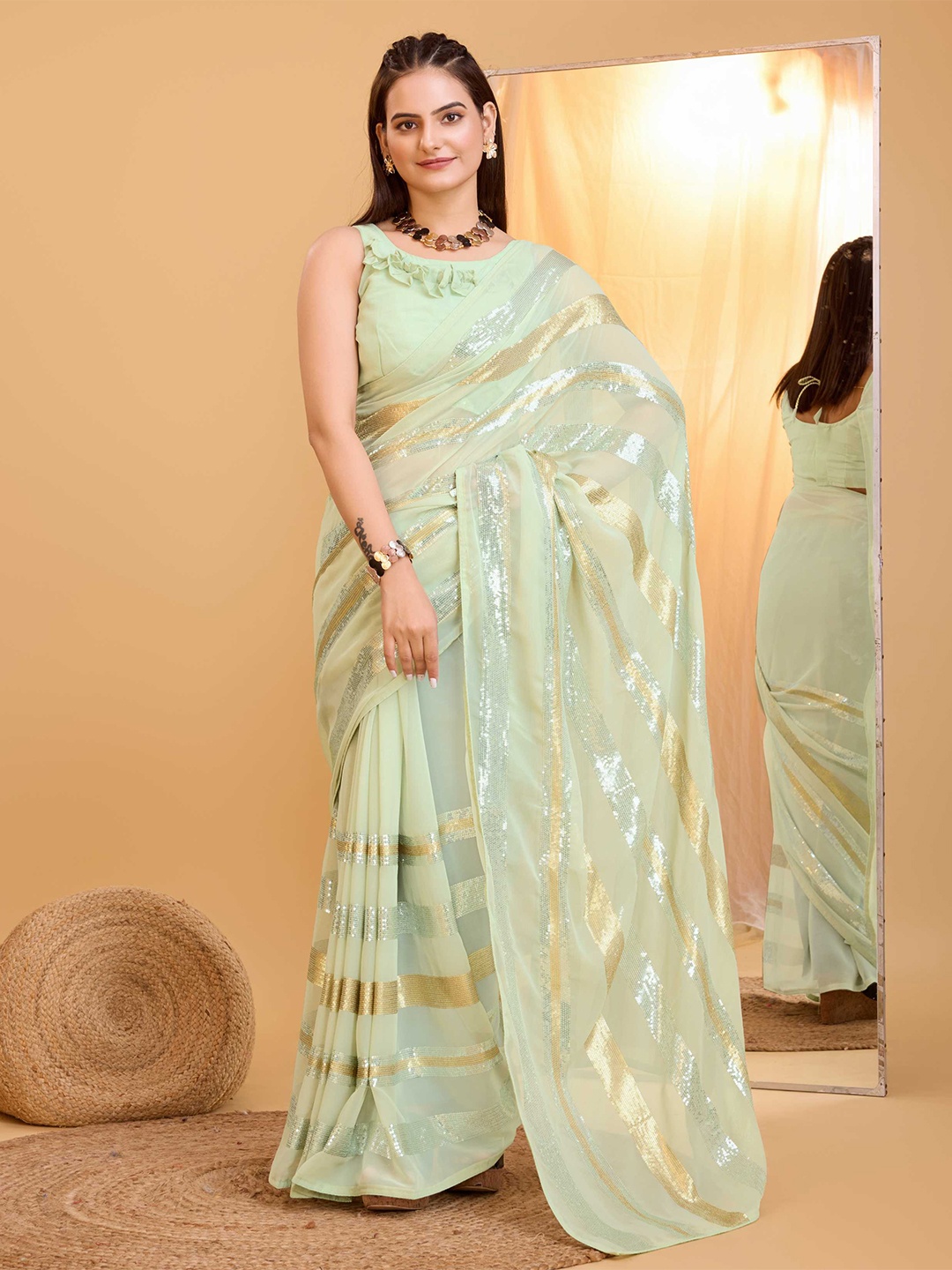 

VAIRAGEE Striped Sequinned Saree, Olive