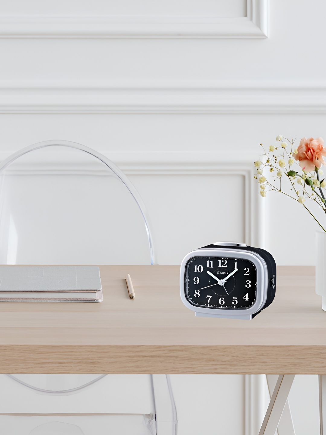 

SEIKO Silver-Toned & Black Traditional Analogue Alarm Clock
