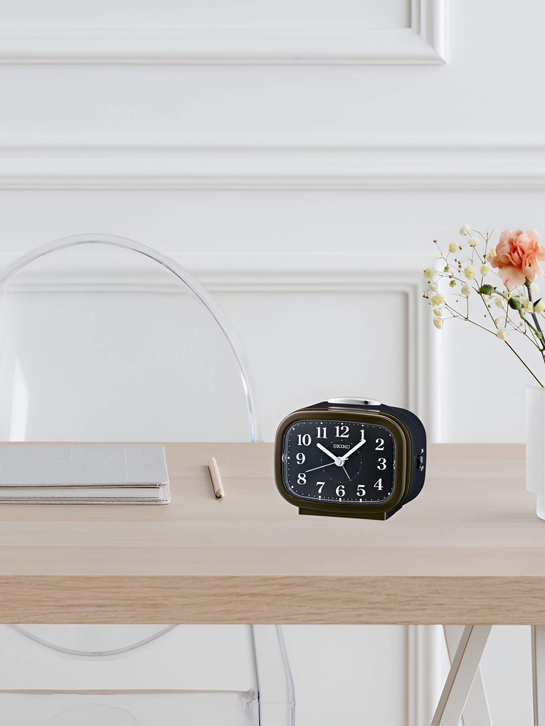 

SEIKO Brown & White Traditional Analogue Alarm Clock