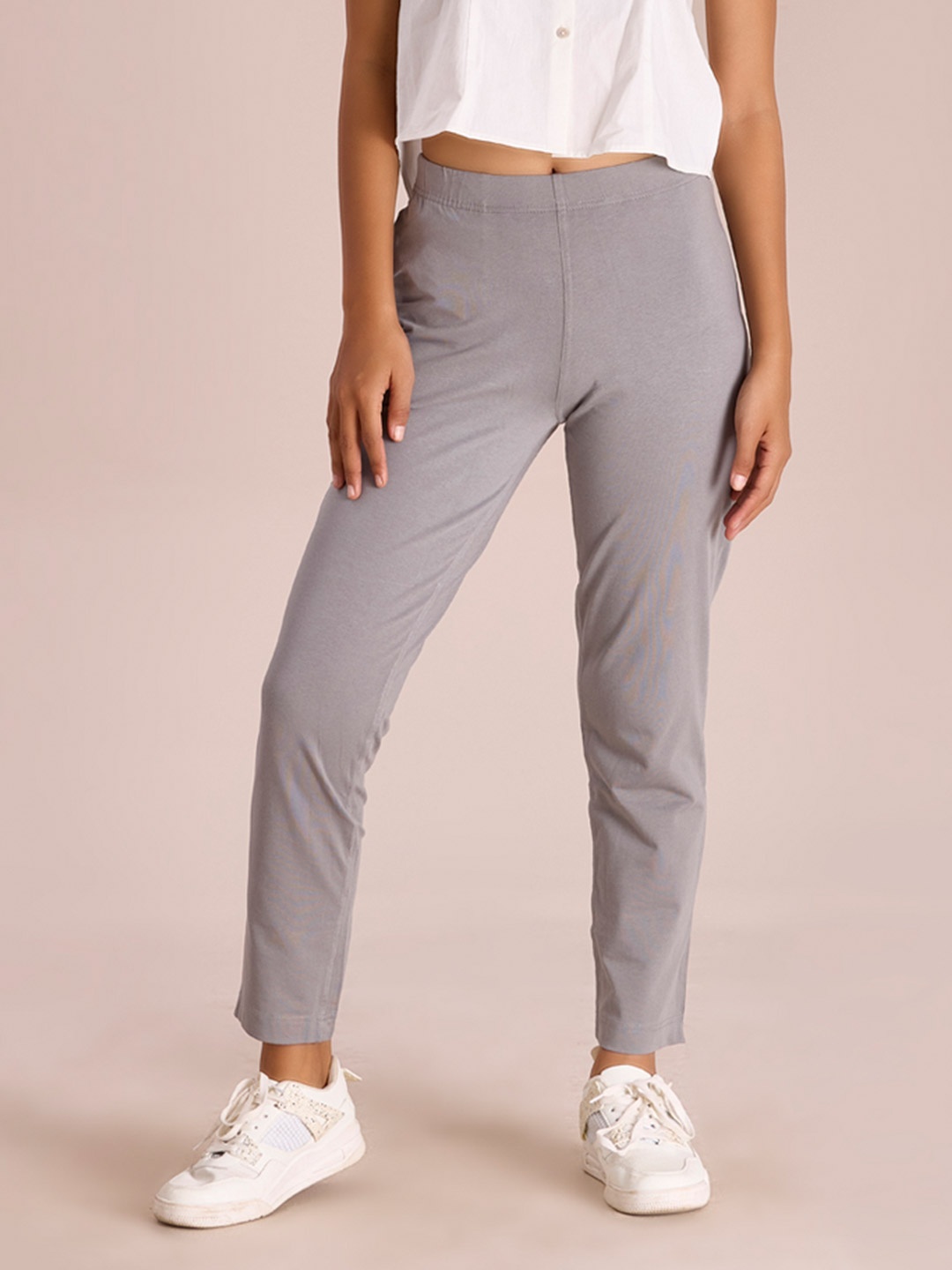

Go Colors Women Mid Rise Cropped Trousers, Grey