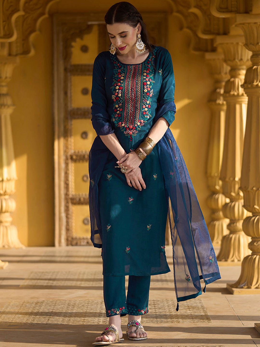 

Ekasya Floral Embroidered Round Neck Thread Work Straight Kurta with Trousers & Dupatta, Navy blue