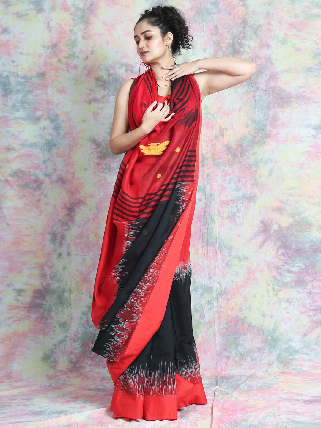 

Charukriti Abstract Printed Ikat Saree, Red