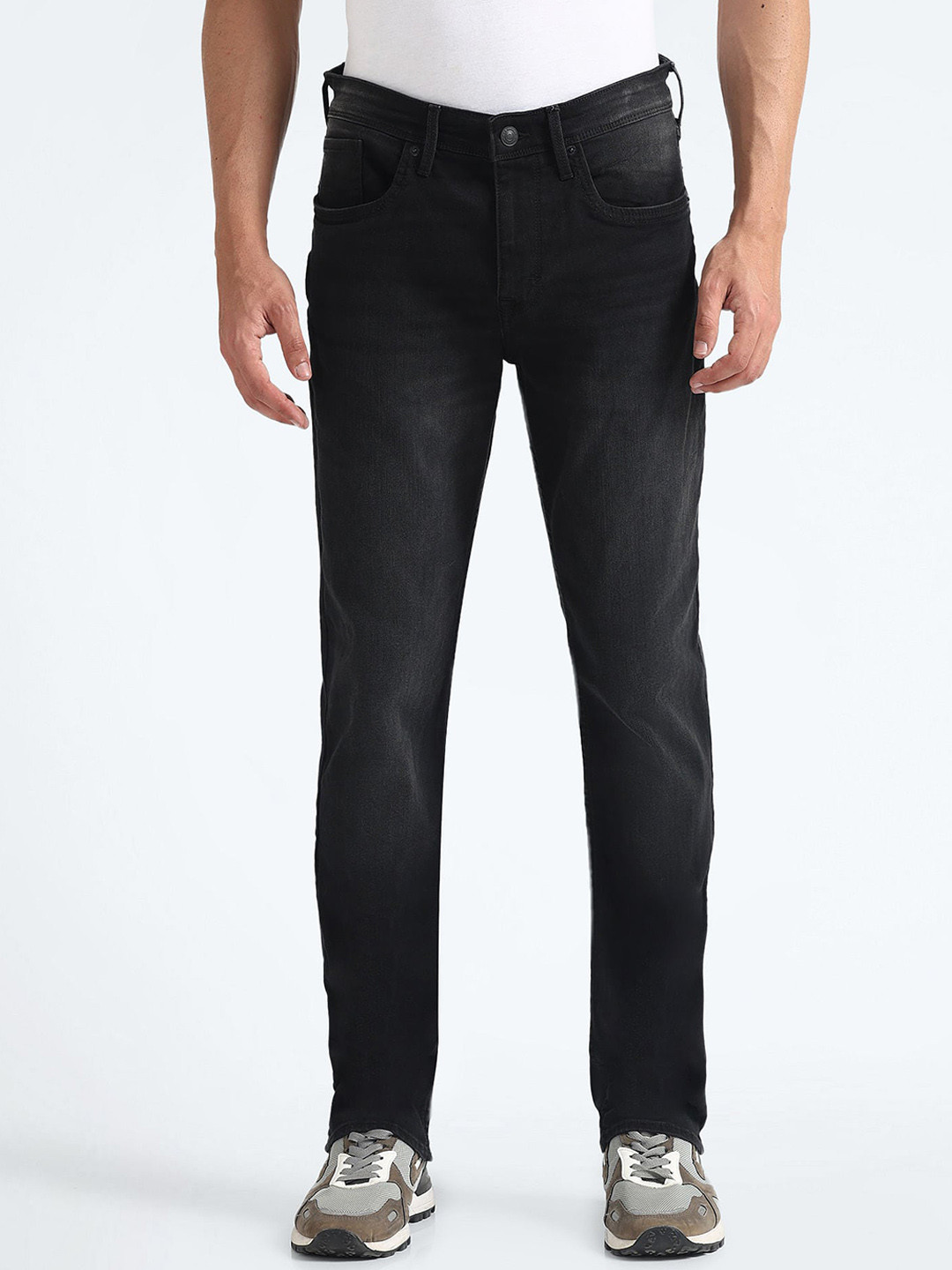 

Flying Machine Men Slim Fit Low Distress Light Fade Stretchable Jeans, Black