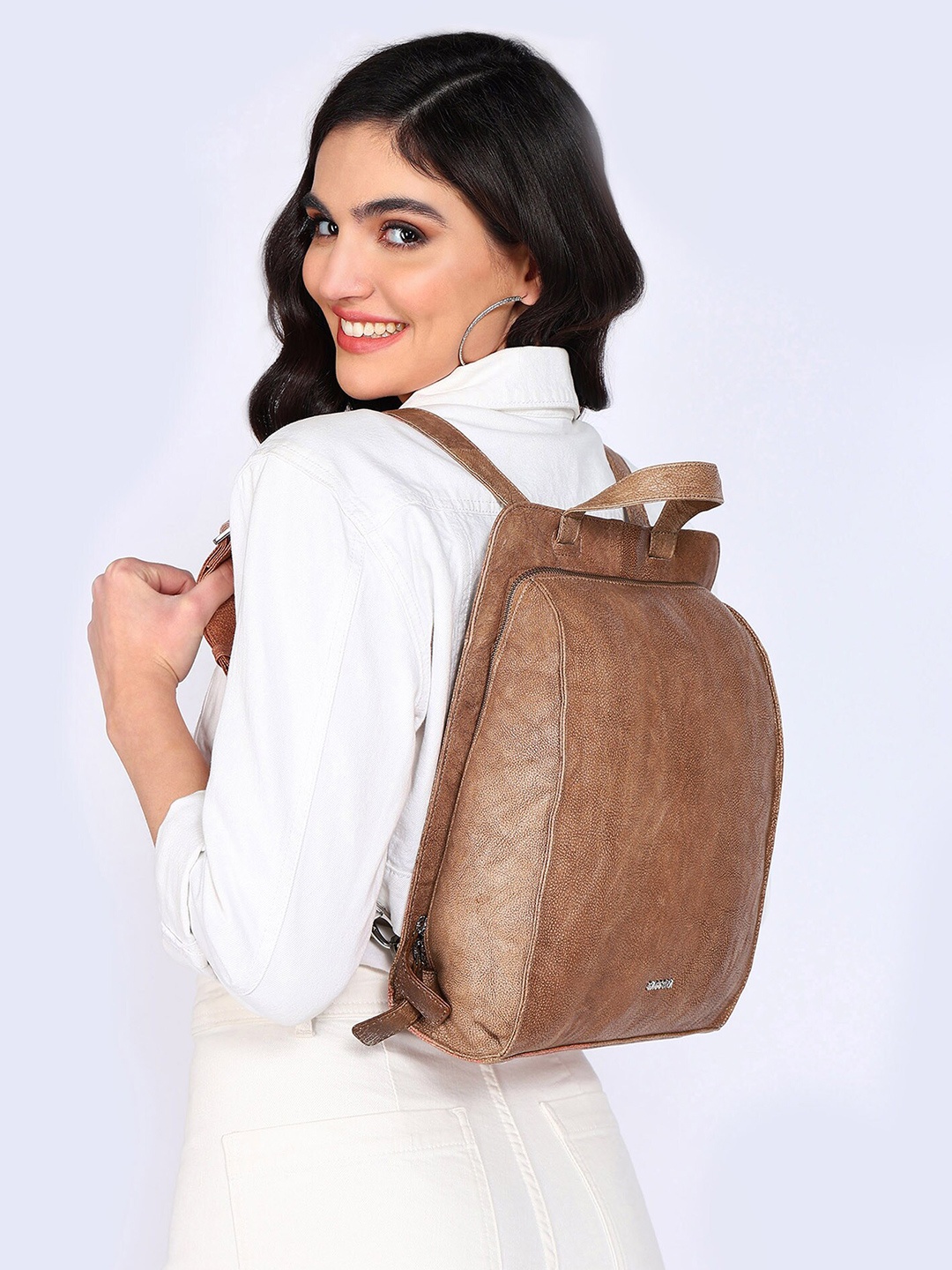 

Sassora Unisex Leather Backpack with Compression Straps, Brown