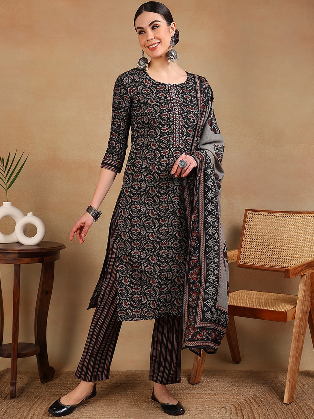 

AHIKA Ethnic Motifs Printed Straight Kurta With Trousers & Dupatta, Black