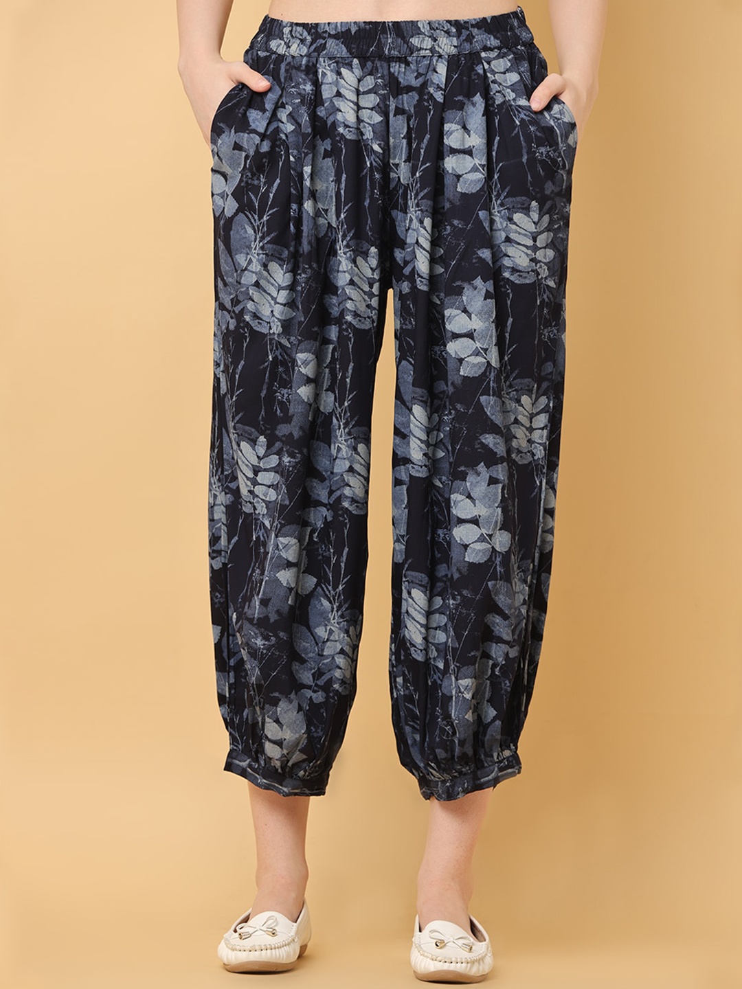 

BLACK & BLAH BLAH Relaxed Loose Fit Floral Printed Liva Pant, Navy blue
