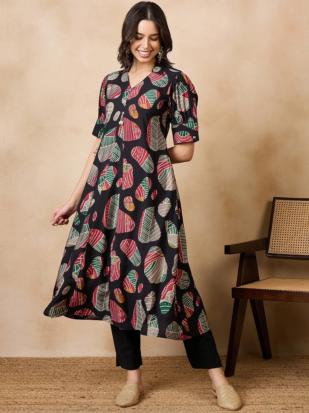 

RAJGRANTH Ethnic Motifs Printed Puffed Sleeves Kurta with Trousers, Black