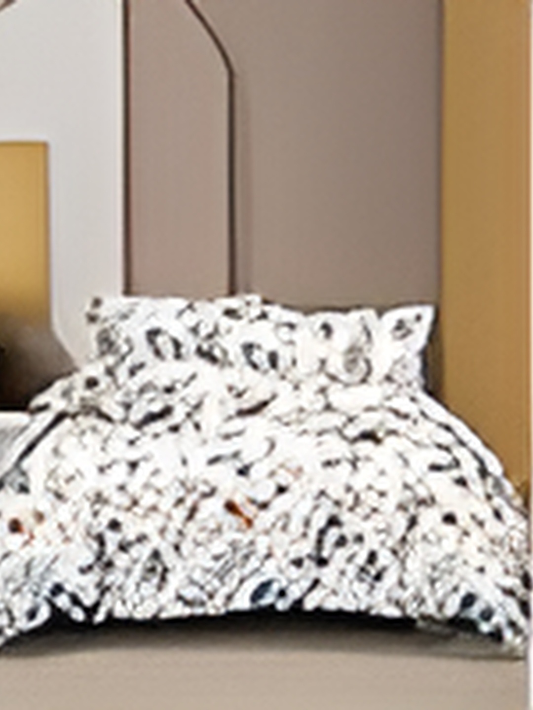 

THE HOME STYLE 300 TC Queen Bedsheet with 2 Pillow Covers, Na
