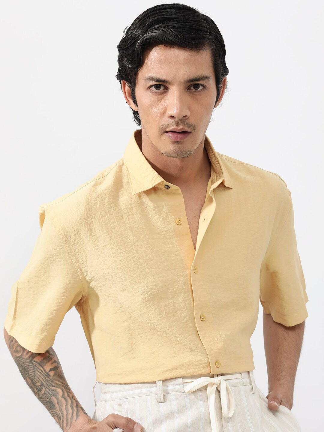 

RARE RABBIT Men Flo Classic Opaque Boxy Shirt, Yellow