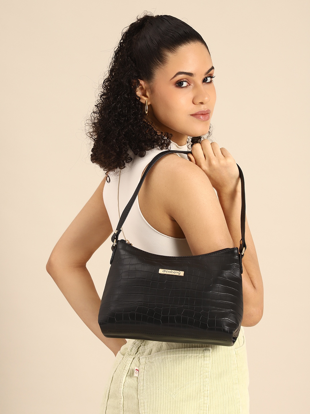 

DressBerry Structured Sling Bag, Black