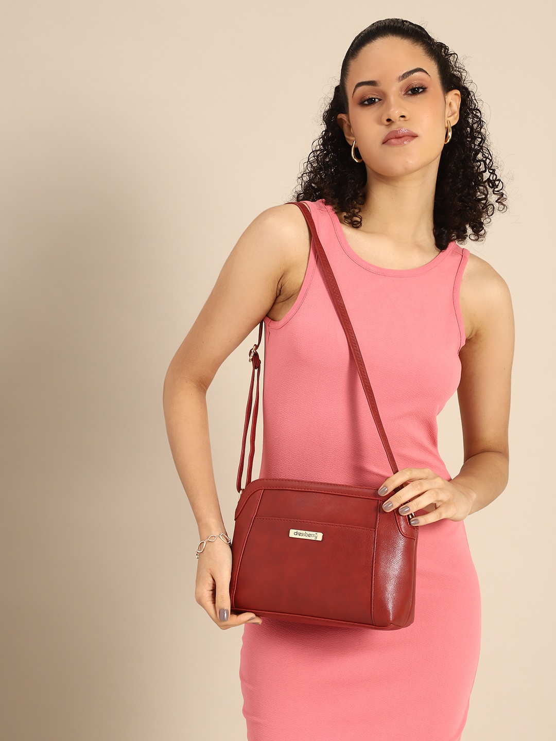 

DressBerry Solid Structured Sling Bag, Red