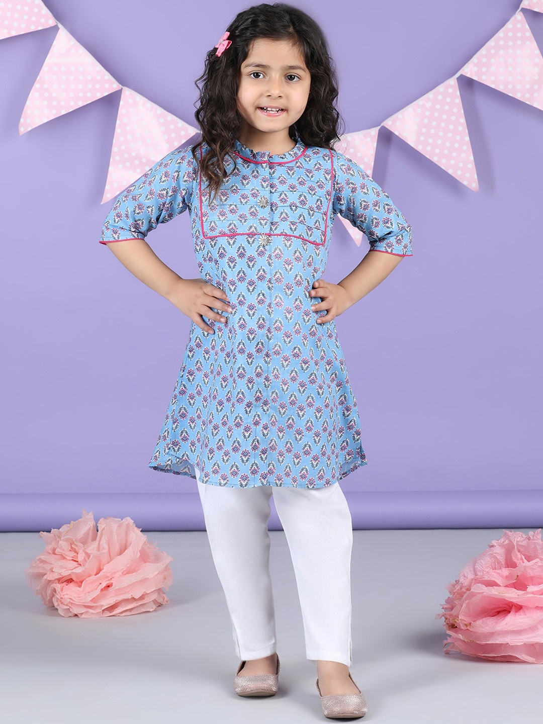 

Sangria Girls Floral Printed Sleeveless Pure Cotton Kurta With Trousers, Blue