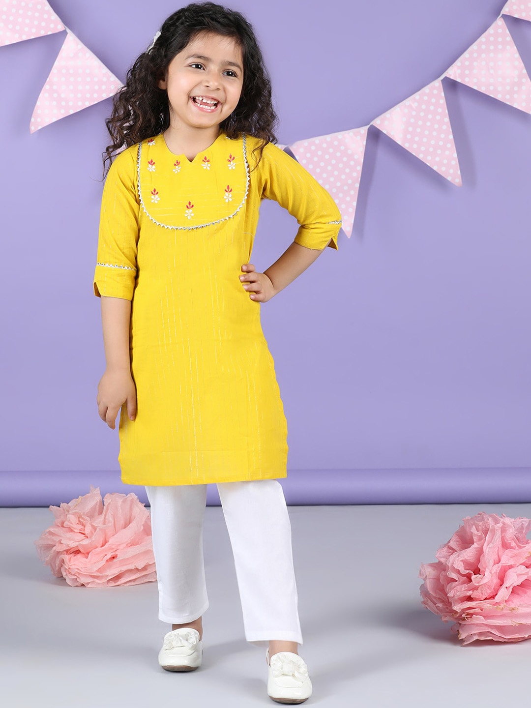 

Sangria Girls Floral Embroidered Pure Cotton Sleeveless Kurta With Trousers, Yellow