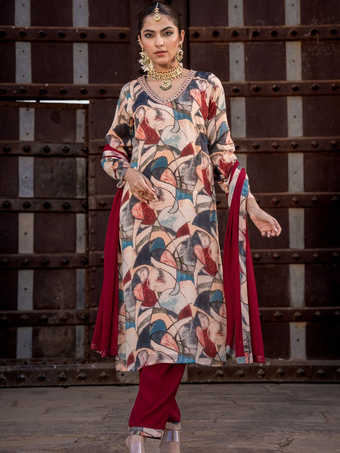 

Zolo Label Abstract Printed Regular Thread Work Kurta With Trousers & Dupatta, Maroon