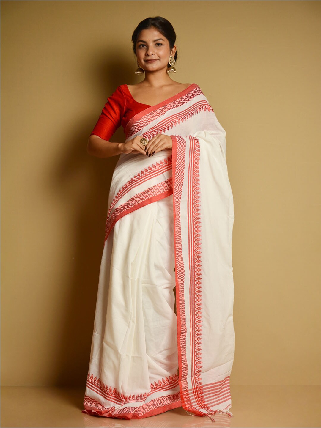 

SARIKA Embroidered Pure Cotton Saree, White