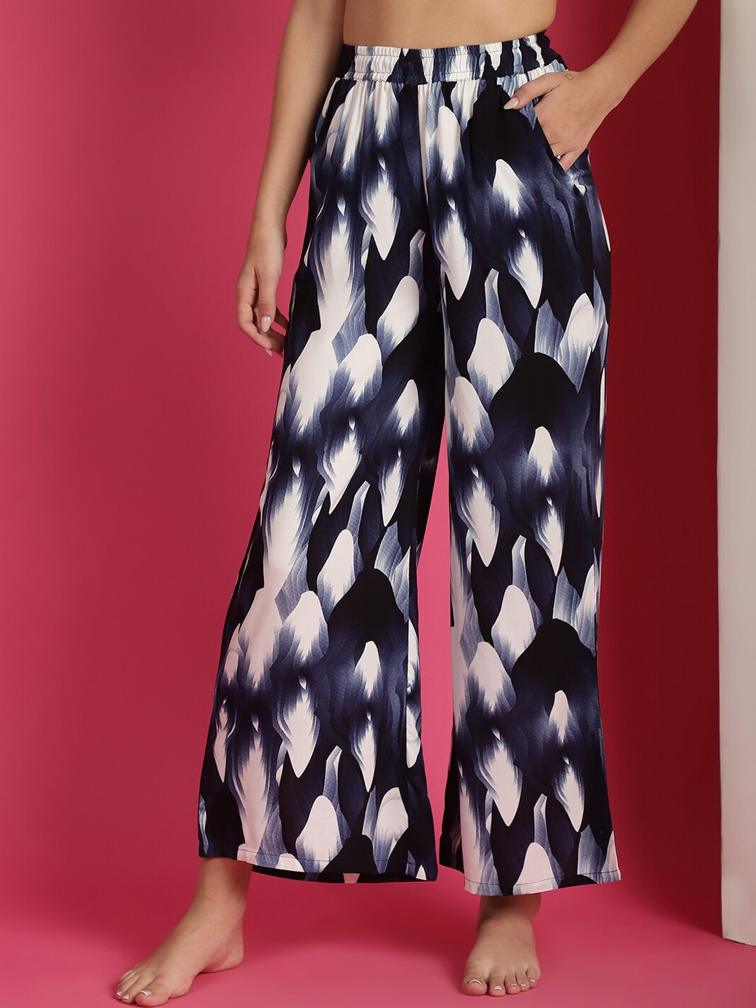 

Boston Club Floral Printed Mid-Rise Flared Lounge Pants, Navy blue