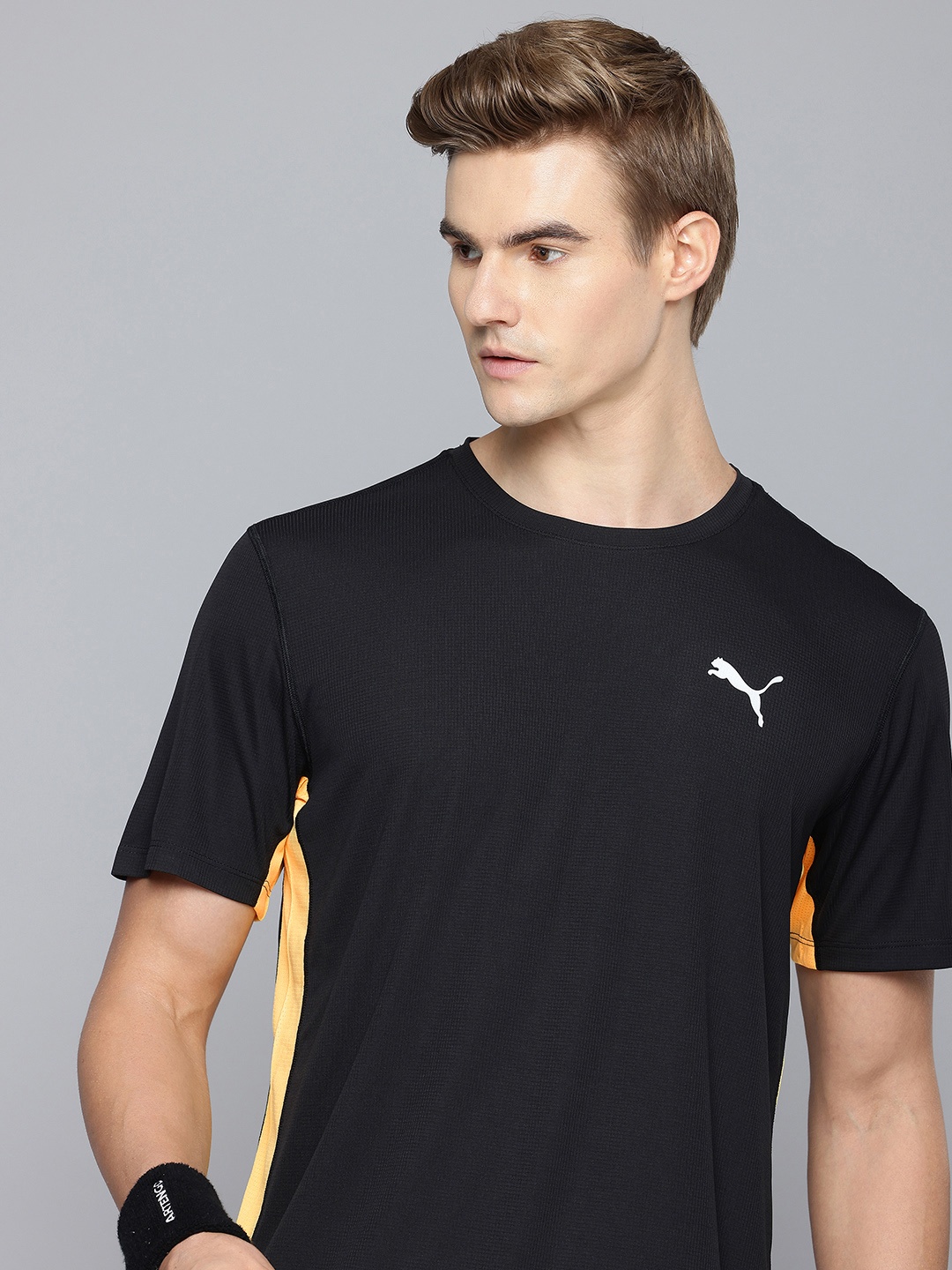 

Puma RUN FAVORITE VELOCITY Side Striped DryCell Moisture Management Running T-shirt, Black