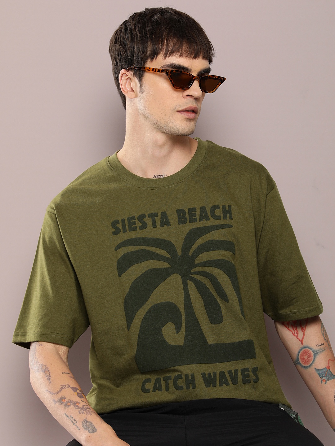 

DILLINGER Men Graphic Printed Embossed Oversized Drop-Shoulder Sleeves Pure Cotton T-shirt, Olive