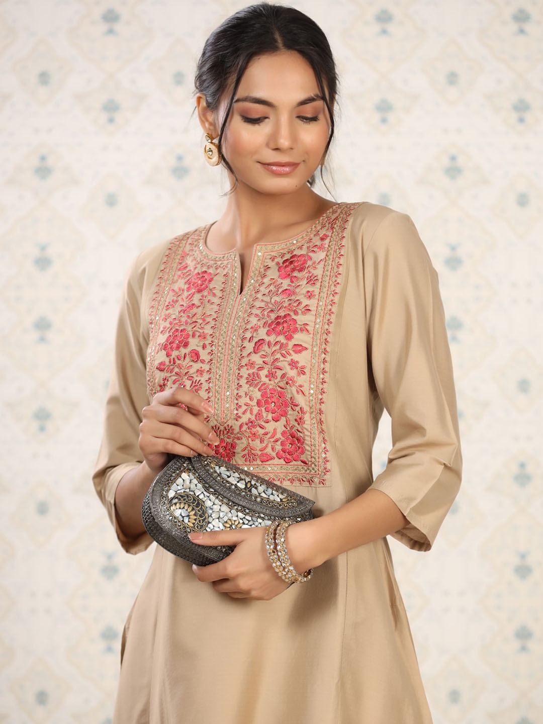 

Ode by House of Pataudi Women Floral Yoke Design Thread Work Kurta, Cream