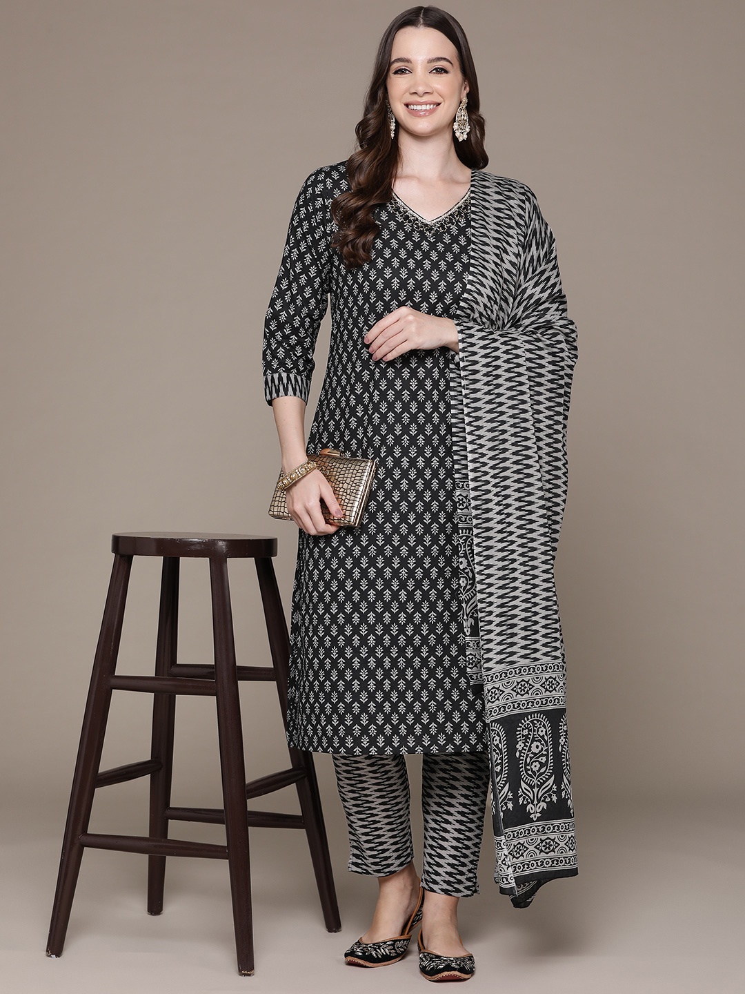 

Readiprint Fashions Floral Printed Beads & Stones Pure Cotton Kurta Set, Black
