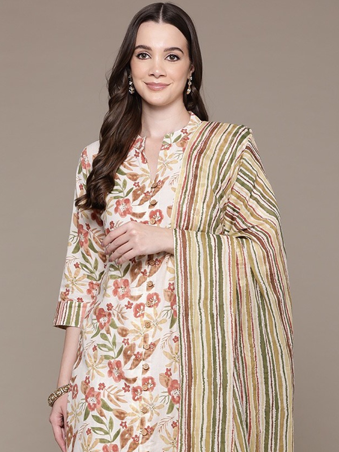 

Readiprint Fashions Women Floral Printed Pure Cotton Kurta with Trousers & With Dupatta, Cream