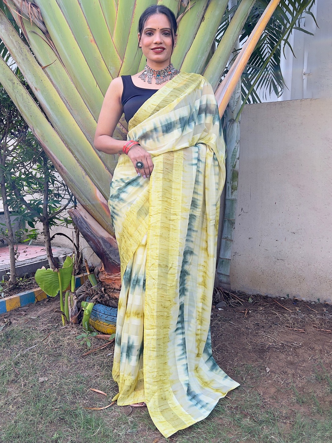 

Reeta Fashion Tie and Dyed Saree, White